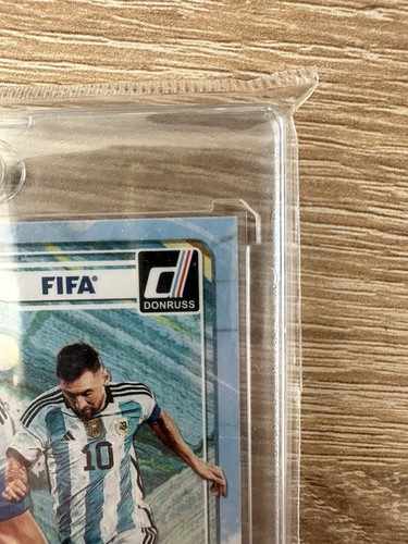 PANINI PITCH KINGS  FOOOTBALL TRADING CARD LIONEL MESSI #01 - Zdjęcie 3 z 6
