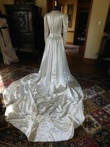 BEAUTIFUL 1940'S IVORY CREPE BACK SATIN VINTAGE LONG SLEEVE WEDDING GOWN S 8-10 - Picture 7 of 9