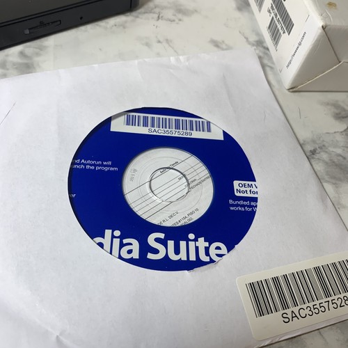 LG GP55EX70 Ultra Slim Portable DVD Writer with M-DISC Support Black - Picture 3 of 5