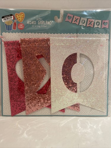 Decor Glitter Pink, Red and White xoxo Sign Banner Garland Bridal - Picture 3 of 3