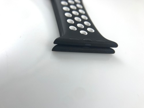 Bracelet sport Nike original Apple Watch 44 mm 45 mm 46 mm 49 mm noir/blanc SM ou ML - Photo 18 sur 21