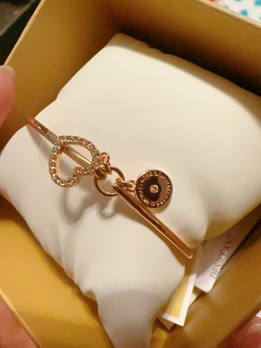 MICHAEL KORS Rose Gold  | Gold Tone Heart & Hook Eye Crystal Bangle Bracelet NIB - Picture 3 of 9