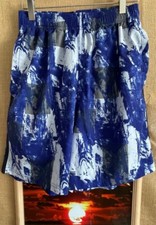 Under Armour HeatGear Fitted men s M activewear shorts pockets mesh multicolor