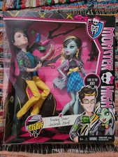 Monster High PICNIC CASKET Jackson Jekyll and Frankie Stein 2 Doll Set 2013 NIB