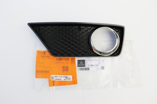 Genuine Mercedes-Benz Outer Grille 211-885-17-53 - Picture 3 of 3
