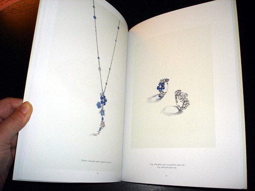 VAN CLEEF & ARPELS Jewelry SOFTCOVER CATALOG - Flowers Collection - 92 Pages - Foto 2 di 6