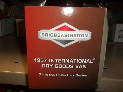 BRIGGS & STRATTON COLLECTOR TOY 2009 EDITION 1957 INTERNATIONAL DRY GOODS VAN - Bild 2 von 4