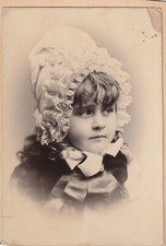ANTIQUE CABINET CARD: ADORABLE LITTLE GIRL IN FRILLY BONNET