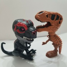Fingerlings Untamed Jail-Break Infrared Black Red T-Rex Dinosaur +T-REX TOY ´SET