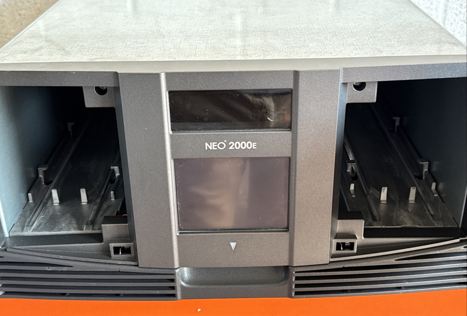 Overland Storage NEO 2000E Tape Library with 2 x LTO-5 Fibre Channel