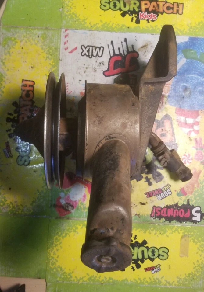 Cadillac Deville 1963-64 bomba de dirección asistida y soporte 390 429 Foto 2 de 4