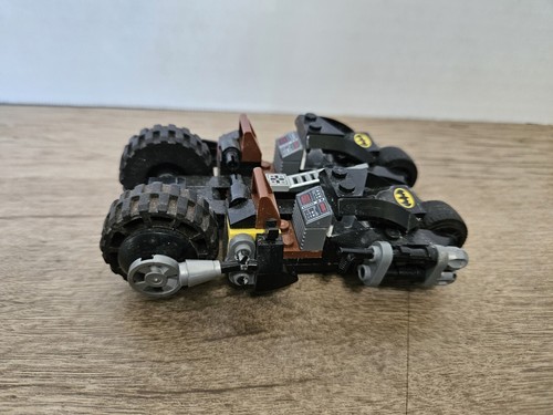 LEGO DC Super Heroes 76118 Batman Mr. Freeze Batcycle - Picture 3 of 6