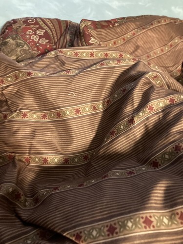 Ricco set comò e finzioni paisley rosso e bronzo importato da Sunham Home Fashions - Foto 8 di 13