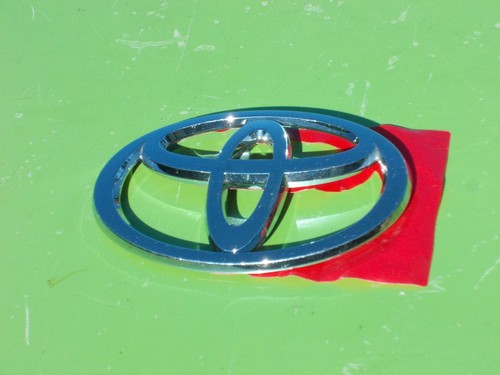 TOYOTA MATRIX 03-08 REAR BACK DOOR EMBLEM 75443-02040 OEM HATCHBACK NAME PLATE - Picture 2 of 8