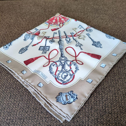 HERMES Silk Scarf Key & Ribbon Design White Red Beige Excellent - Picture 1 of 4