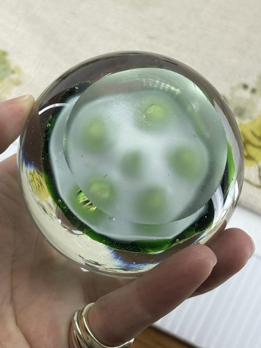 Vintage grüner und klarer großer Blasen Glas Briefbeschwerer - Bild 9 von 9