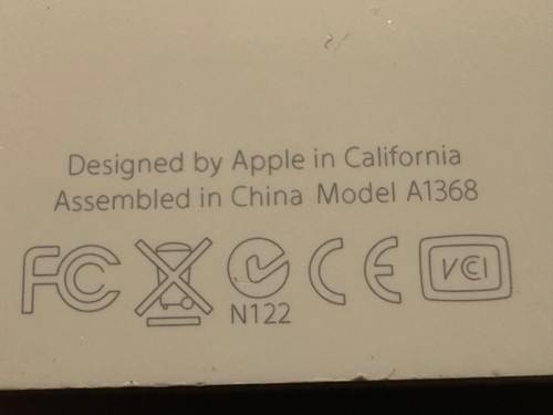 Apple 30-Pin to VGA Adapter - White A1368 PLUS Lot (2) 30-pin to USB-A Cables - Picture 4 of 4