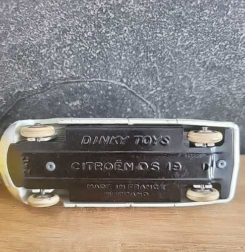 Dinky Toys Citroen DS 19 1:43 Crema y Negro Hecho en Francia Meccano 24C En Caja - Imagen 7 de 11