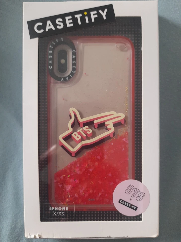 Funda de teléfono BTS Casetify Glitter Apple iPhone Xs. Rojo, dorado y rosa - Señalando a mano Foto 2 de 4