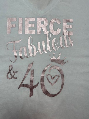 Camisa 40 Aniversario Mujer’s XL – Camiseta Feroz y Fabulosa Algodón Blanco Oro Rosa - Imagen 2 de 4