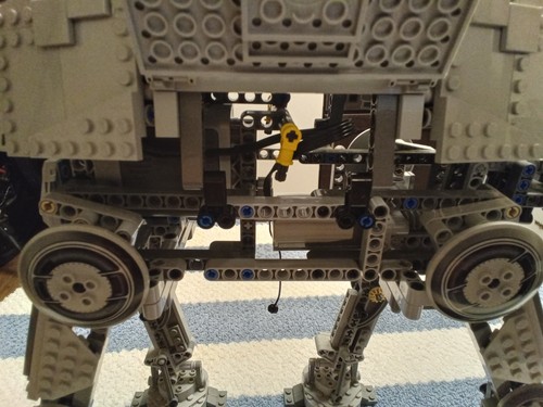 LEGO 10178 Star Wars Motorized AT-AT  - Picture 11 of 14