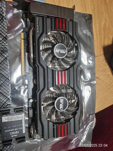 2x ASUS NVIDIA GeForce GTX 770 DirectCU 2GB GDDR5 Graphics Card + SLI Connector - Picture 3 of 9