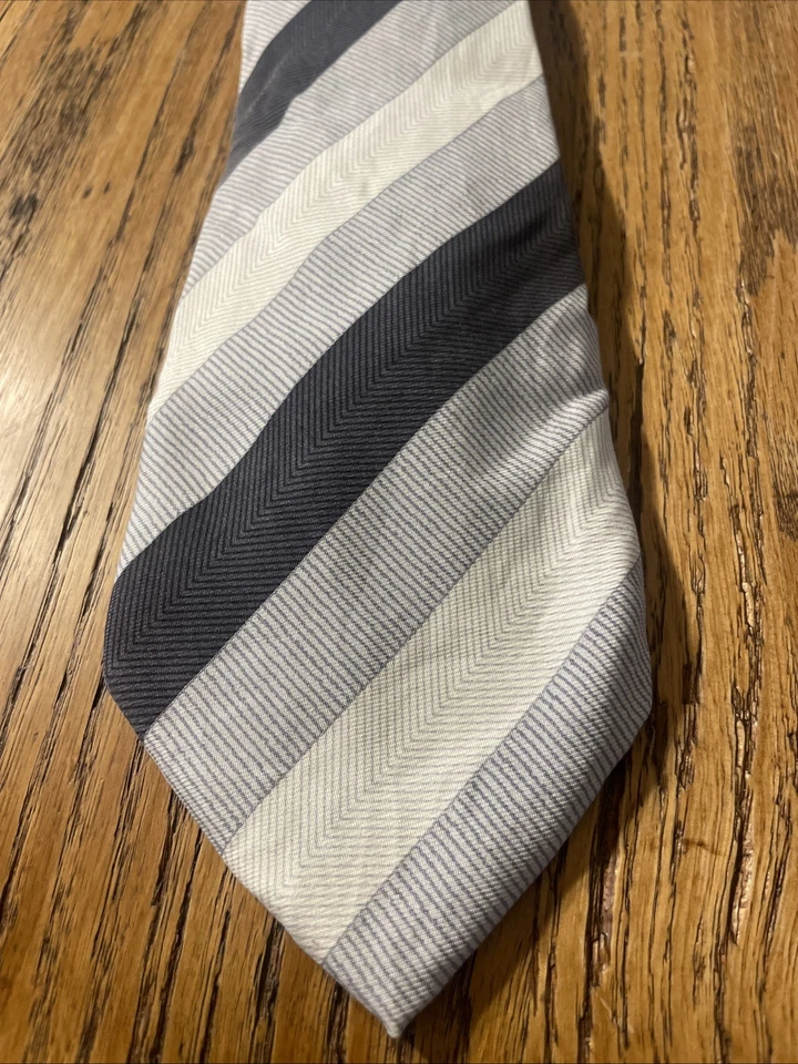 Corbata hecha a mano vintage usada en excelente estado Carlos Devenezia a rayas de seda HBT Foto 2 de 4