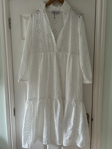 Zara Broderie Anglaise Kleid Cutwork bestickt weiß Stufen Midi Neu mit Etikett Größe L