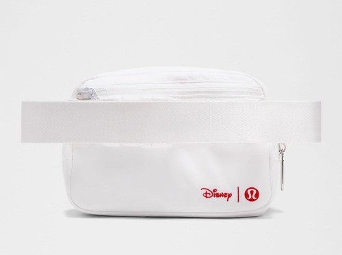 Bolso Cinturón Disney X Lululemon Everywhere 1L Mickey en Movimiento Gráfico - Imagen 2 de 7