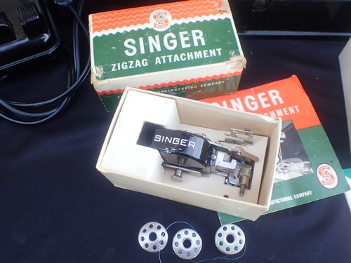 RARE 100th Anniversry Centennial Singer Featherweight Sewing Machine & Case - Bild 3 von 24