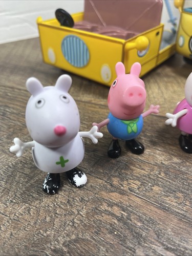 Peppa Pig Lot—Yellow Camper, Red Car,Tow Truck and 8Figures 2003 - Picture 5 of 16
