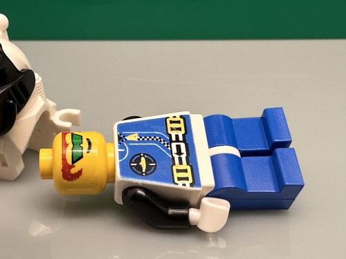 LEGO Aquanaut 2 Minifigure From Neptune Discovery Lab Set 6195, 6145, 1749 - Picture 6 of 7