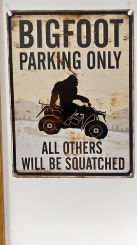 Letrero de metal vintage de 4 ruedas BIGFOOT solo estacionamiento todos los demás serán ocupados - Imagen 1 de 2