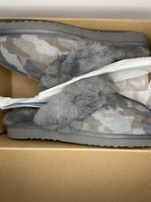 SIORO Men's Water-Resistant Shearling House Slippers Soft and Warm Fuzzy Slipper