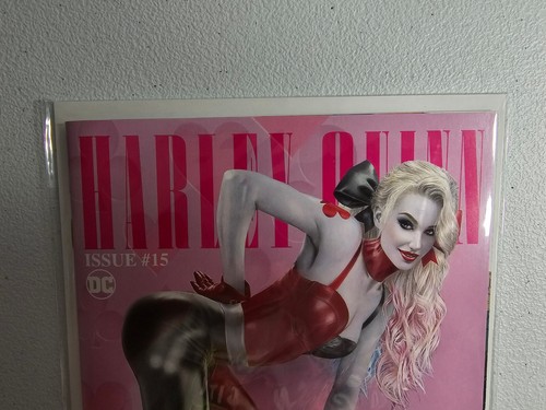 HARLEY QUINN #15 NATALI SANDERS EXCLUSIVE TRADE DRESS VARIANT MAGAZINE Comic - Picture 2 of 3