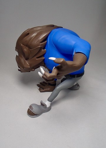 Unruly Industries FUR BALL Werewolf vinyl designer toy figure Sideshow Originals - Picture 6 of 10