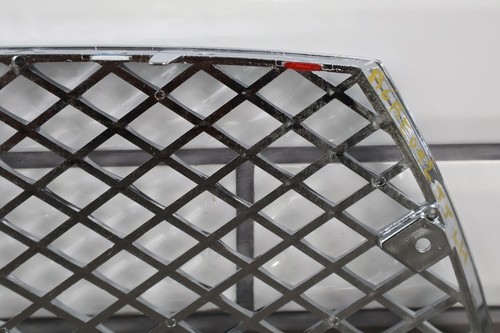 06-12 Bentley Flying Spur Front Left LH Lower Bumper Grille (Silver) See Notes - Imagen 16 de 24