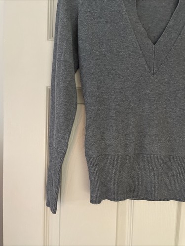 Banana Republic Women’s Silk Cotton Cashmere V Neck Gray Sweater XS Petites - Picture 3 of 15