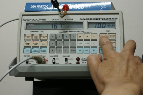 Sencore LC102 Capacitor and Inductor Analyzer working in good order (Read) - Picture 10 of 23