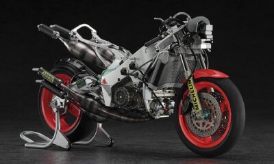 Hasegawa BK-3 1/12 Scale Model Kit Yamaha YZR500 OW98 Eddie