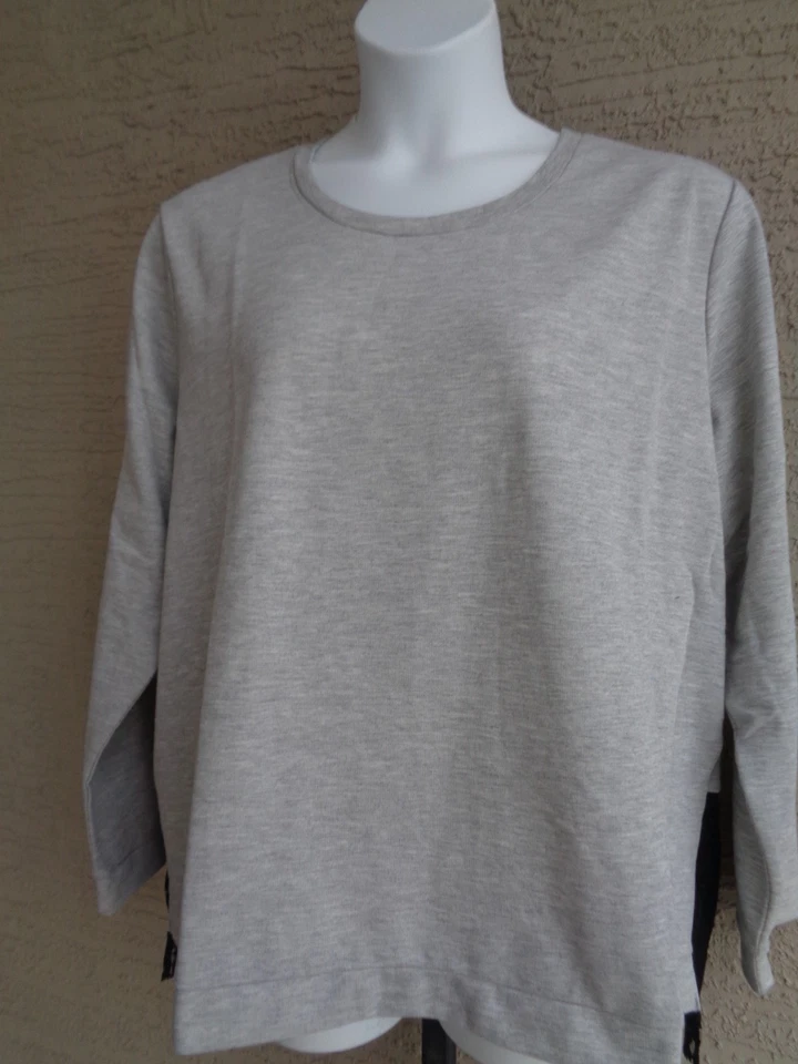 New Directions 3X Top L/S Terry Francés Alto Bajo Encaje Trasero Dobladillo Gris Precio de venta sugerido por el fabricante 48 USD. Foto 3 de 4