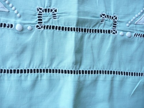 2 broderies ancienne sur lin vert à décors de jours - Imagen 5 de 6