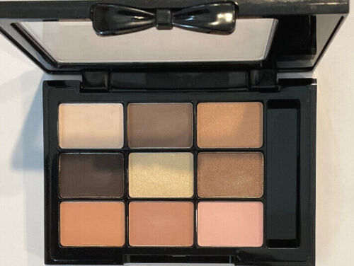 COMPRA 1, OBTÉN 1 @ 20% DE DESCUENTO (agrega 2) Paleta de sombras de ojos NYX Love in Paris *con mancha* - Imagen 2 de 7