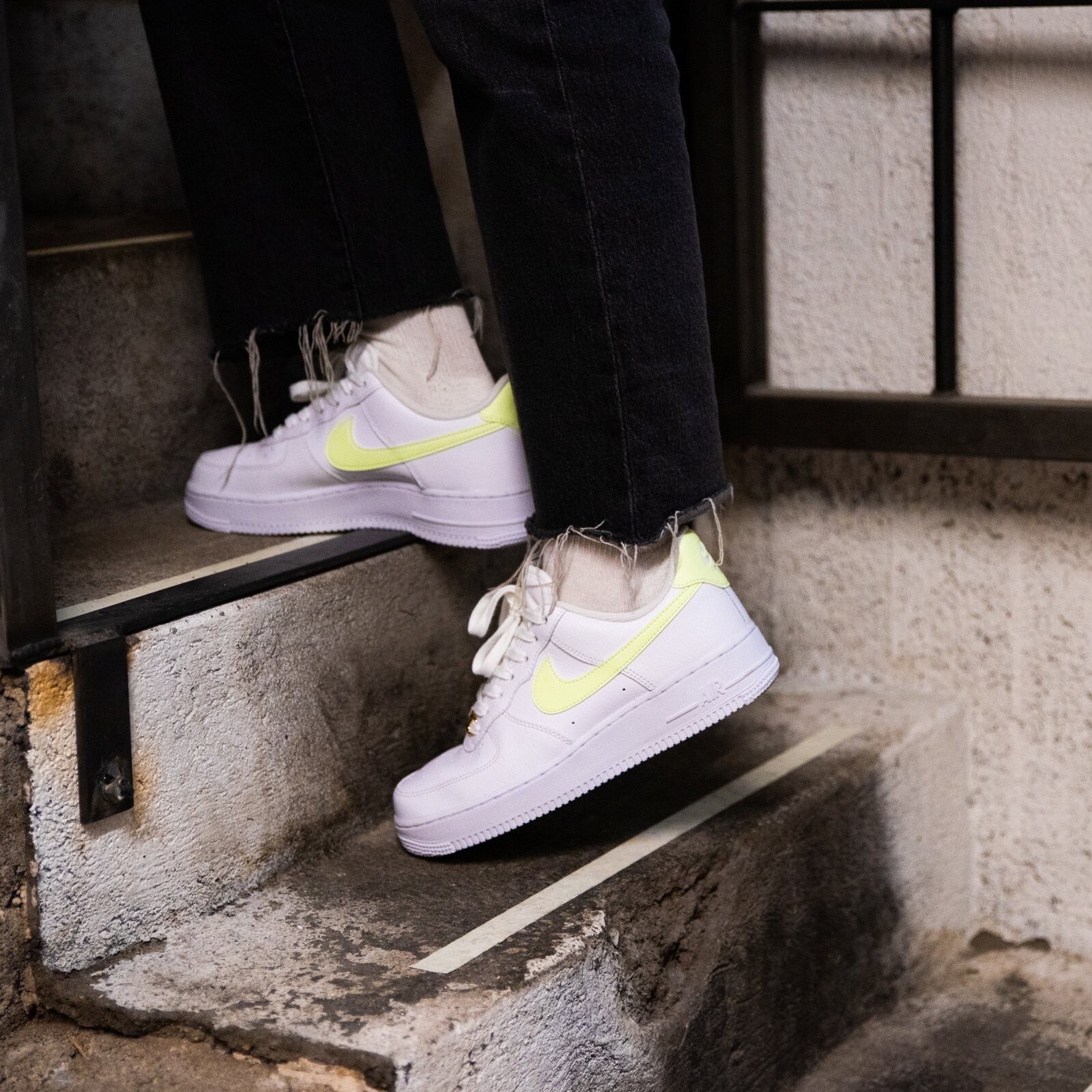 nike air force 1 07 white barely volt