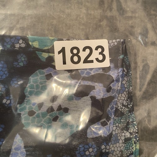 Belle by Kim Gravel Top Women Medium Blue Floral Cutout Neck Flowy Blouse Office - Picture 9 of 9