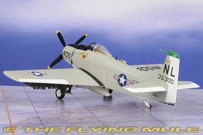 Hobby Master 1:72 A-1H Skyraider USN VA-25 Fist of the Fleet