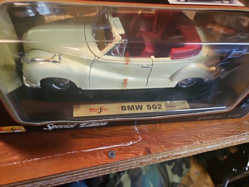 Maisto Special Edition 1955 BMW 502 creme elfenbein rot Maßstab 1:18 Diecast Auto - Bild 2 von 4