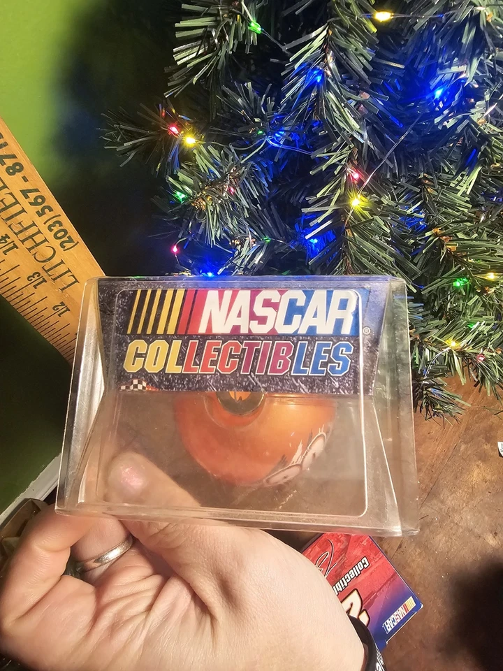 NASCAR Adornos Coleccionables Tony Stewart #20 Home Depot Coche de Carreras Trevco De Colección Foto 2 de 4