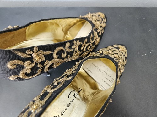 Jaclyn Smith Besitz Oscar de la Renta schwarz gold handbestickt High Heels 8,5 - Bild 7 von 9