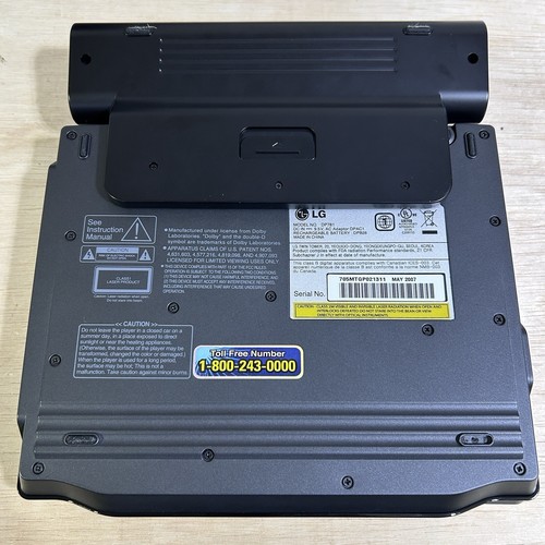 LG DP781 Portable DVD Player w/ 8" Swivel Screen Cord Battery Headphones Case - Picture 3 of 9